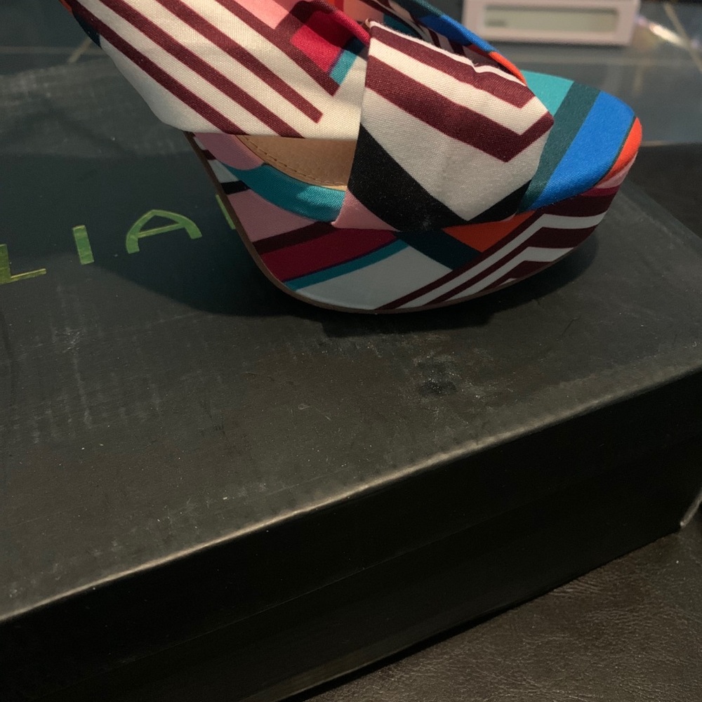 Multi colored platform pump. - Picture 2 of 5